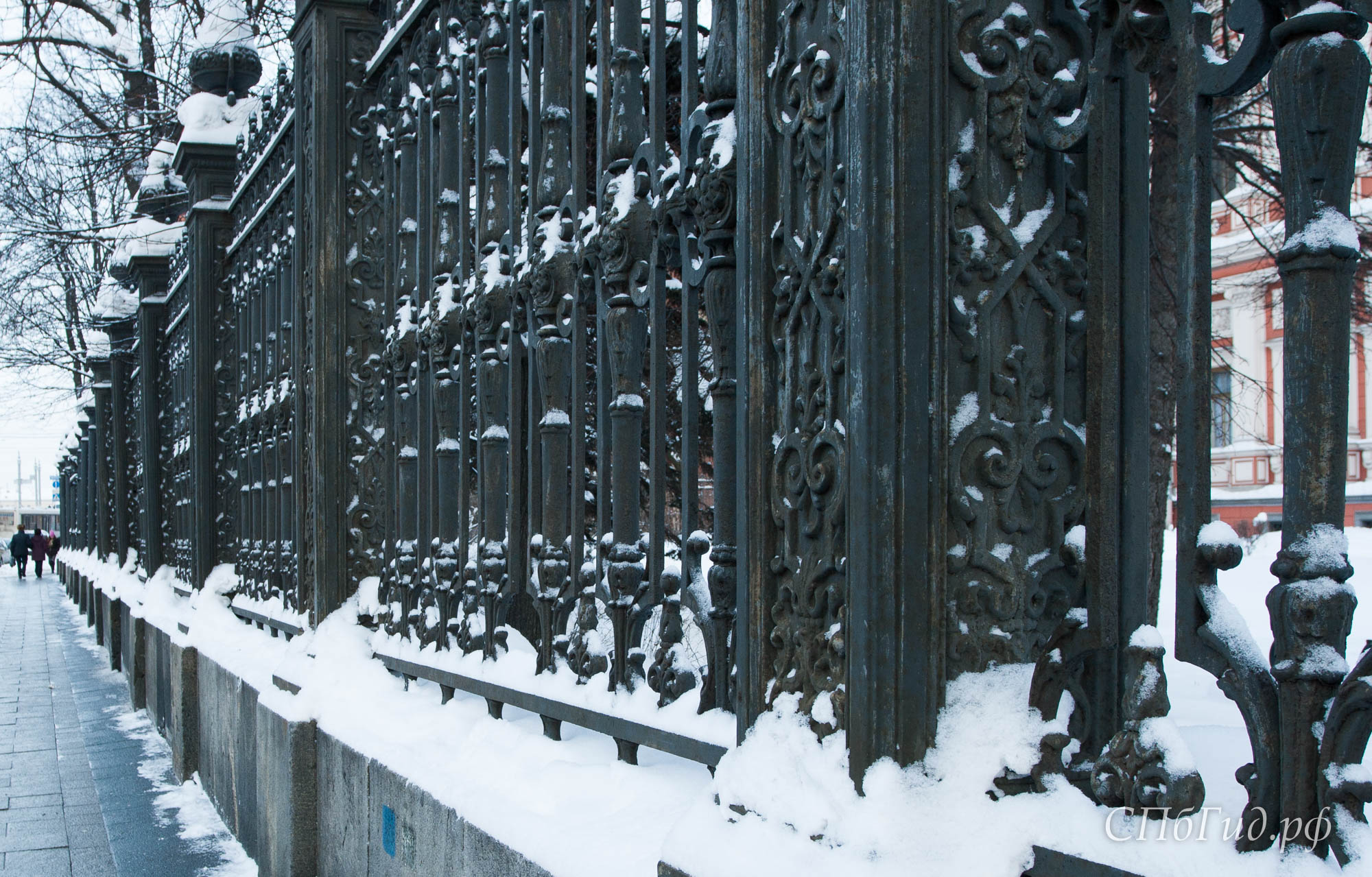 Ограда Николаевского дворца