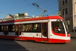 Трамвай на улице Садовая в Петербурге