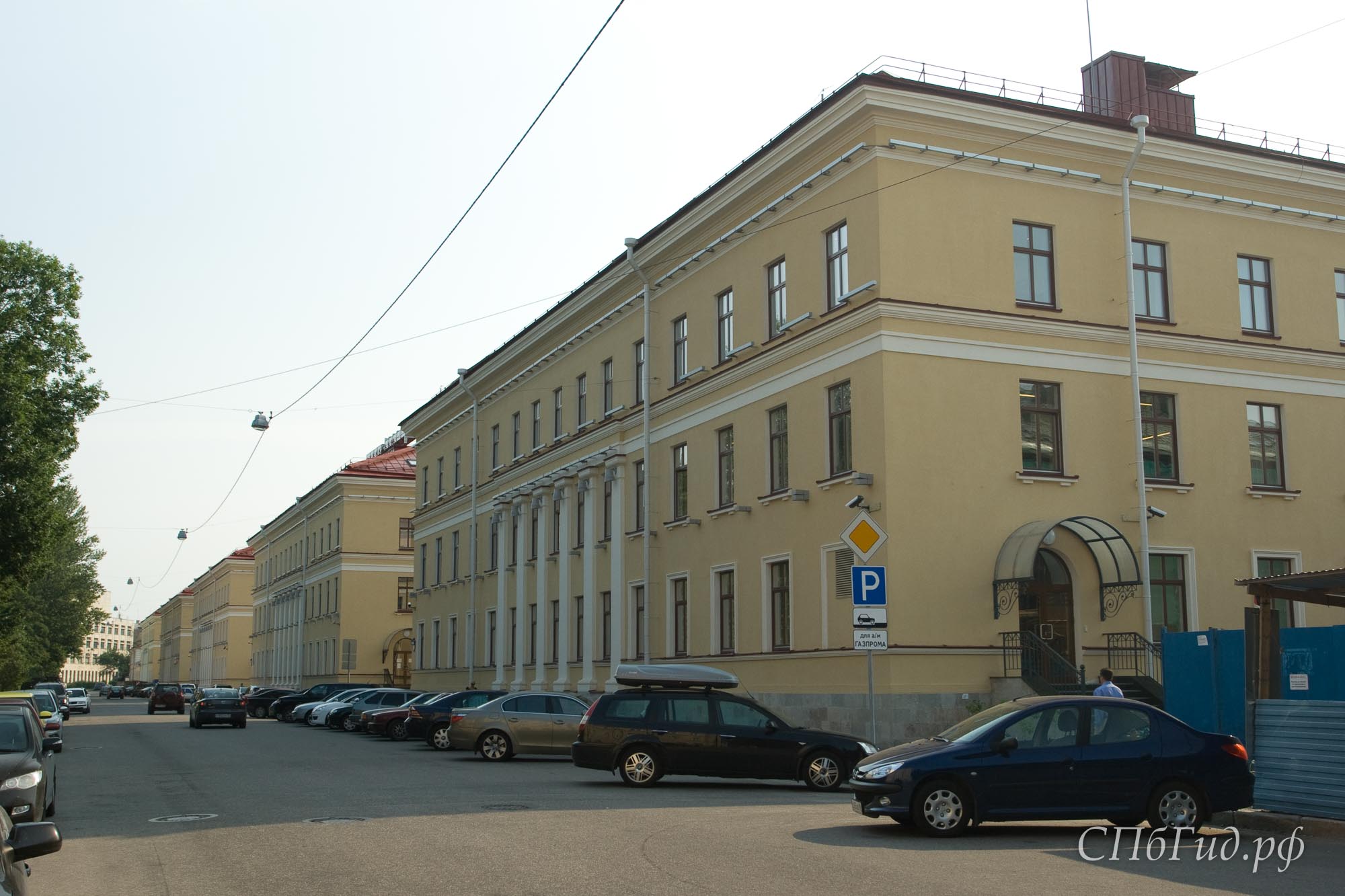 Улица Парадная в Санкт-Петербурге