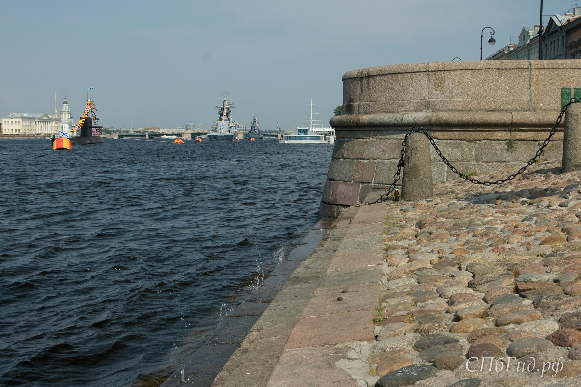 Английская набережная в День военно-морского флота 2010 г.