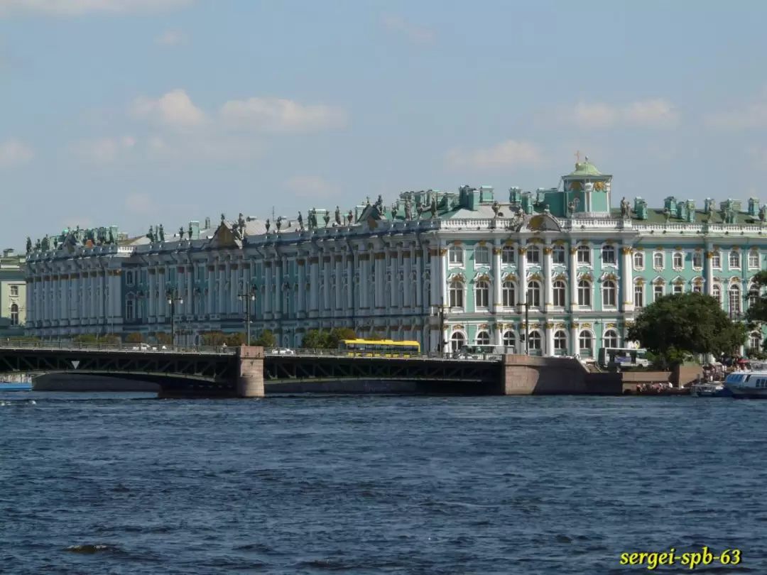 Дворцовый мост и Зимний дворец
