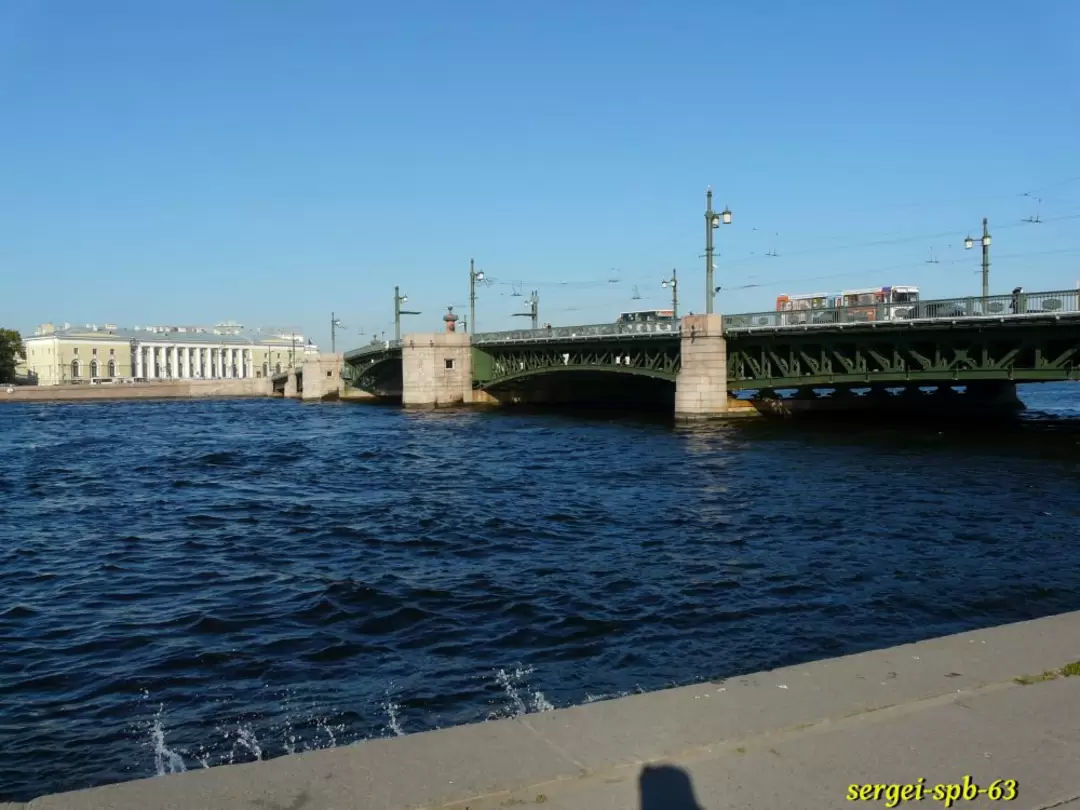 Дворцовый мост в Санкт-Петербурге