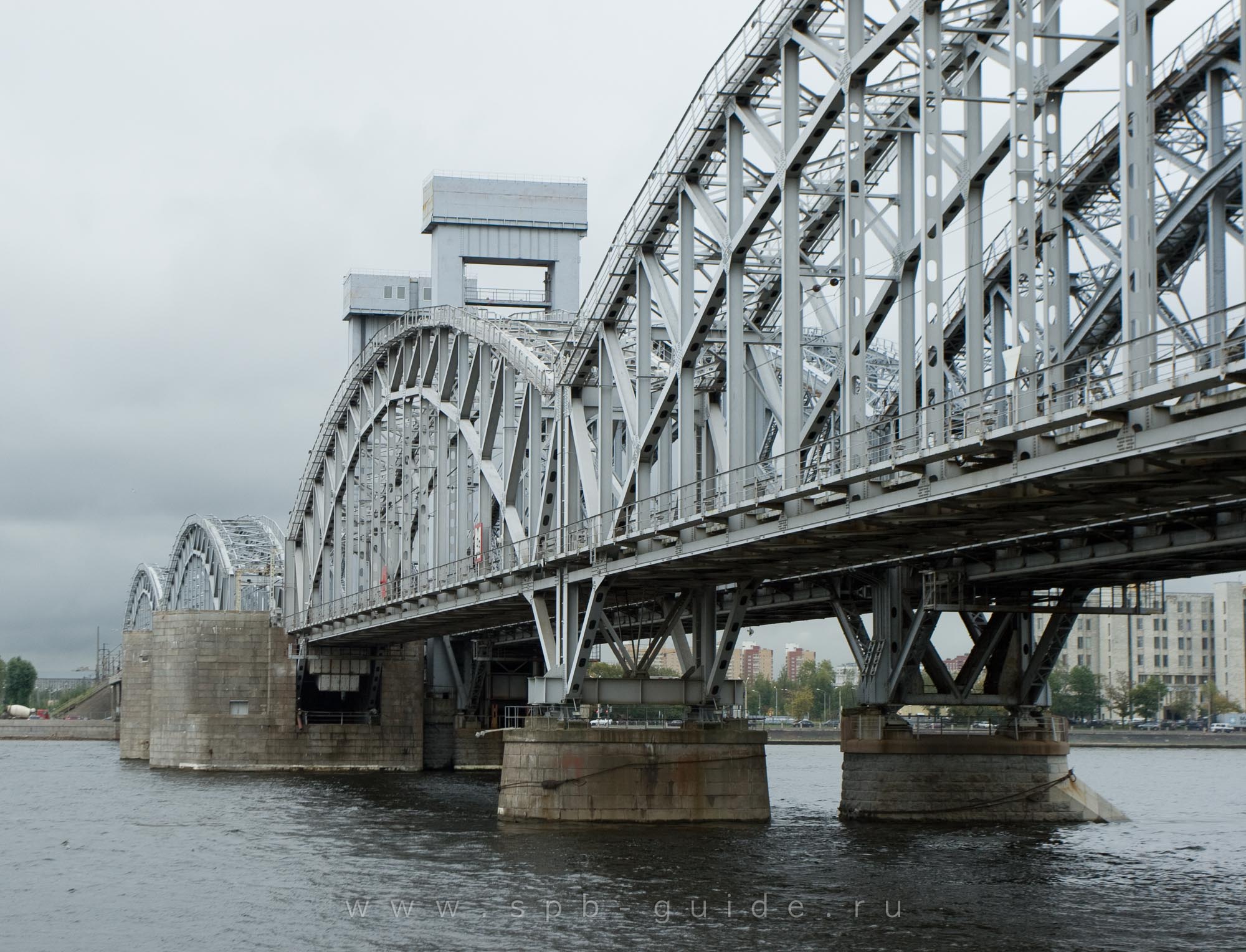 Финляндский мост в Санкт-Петербурге