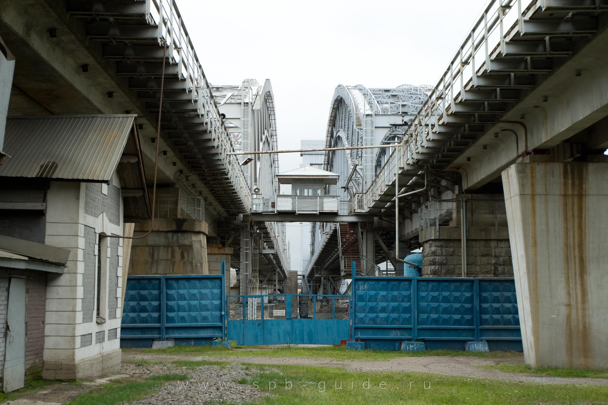 Финляндский мост в Санкт-Петербурге