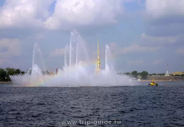 Фонтан на Неве у стрелки Петропавловской крепости