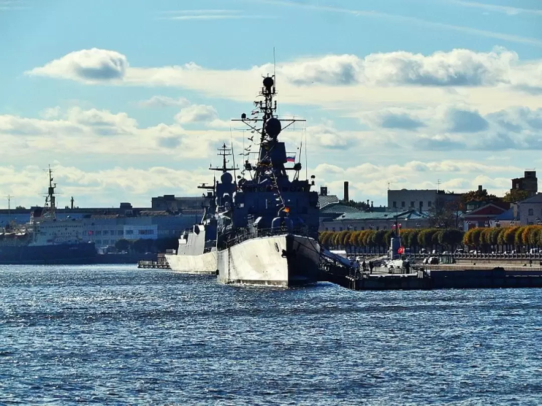 Фрегат ВМС Германии «Karlsruhe» у набережной Лейтенанта Шмидта