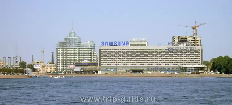 Гостиница «Санкт-Петербург» на Пироговской набережной Невы