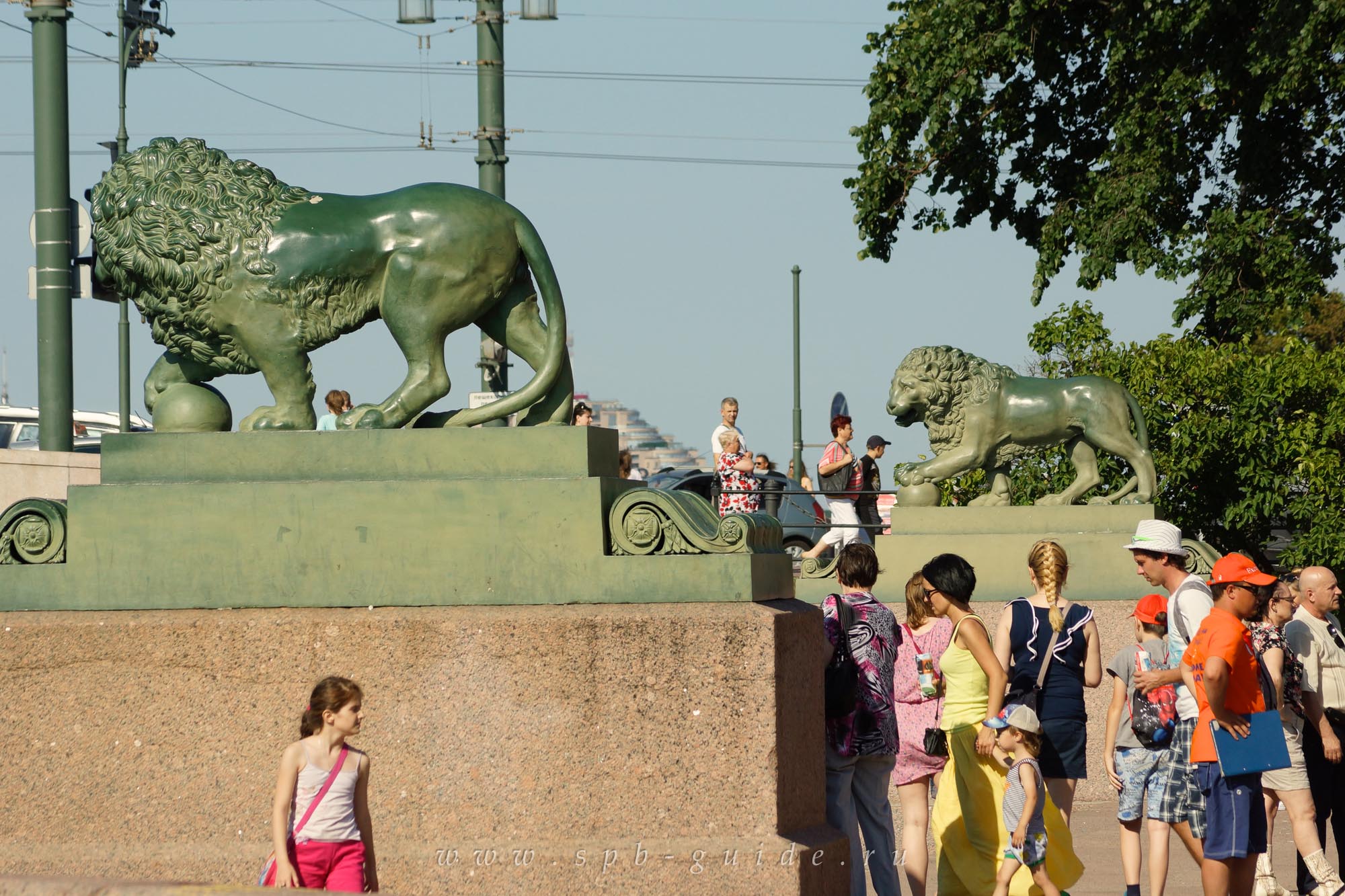 Львы на Дворцовой пристани