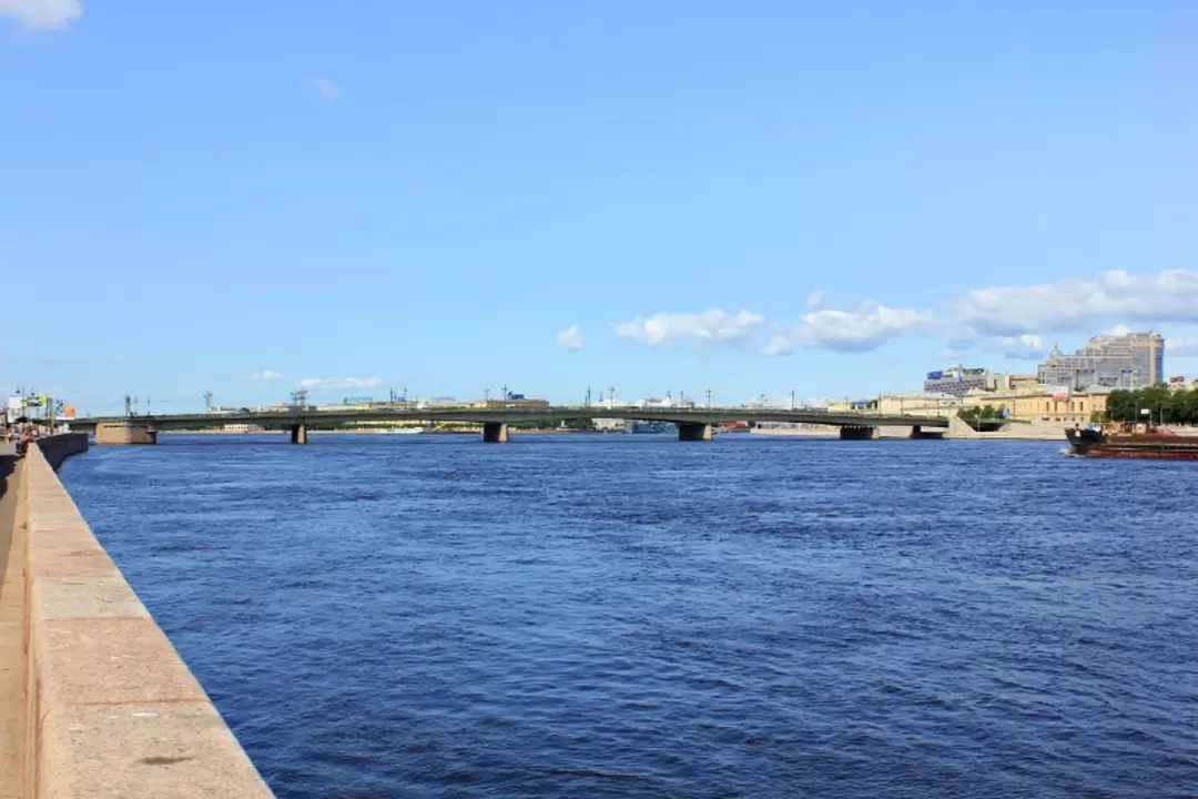 Нева. Вид на Литейный мост