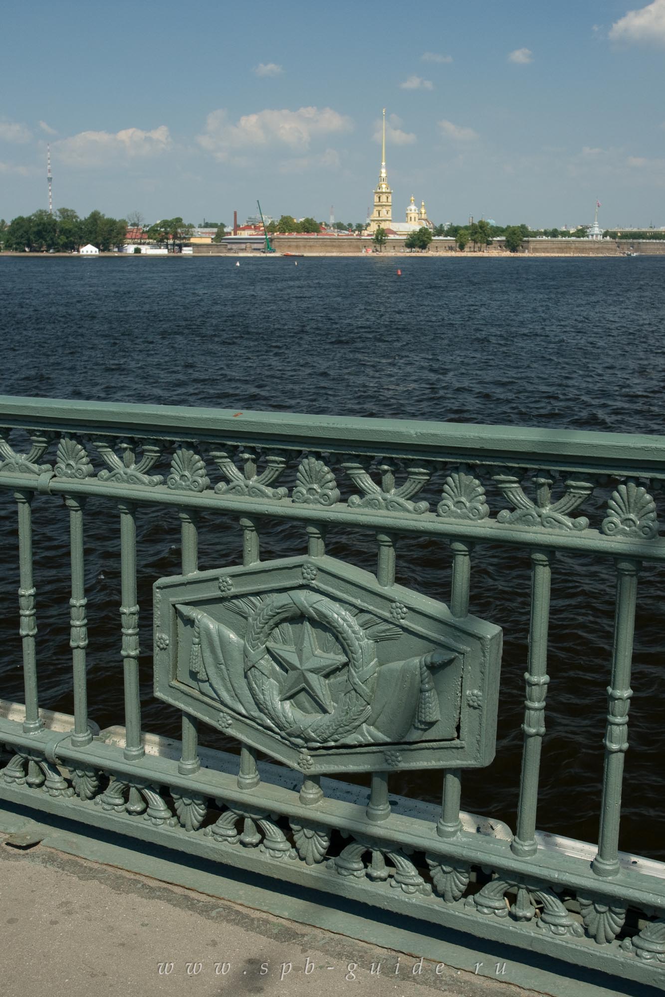 Ограда Дворцового моста