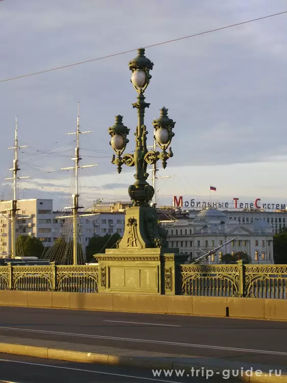 Ограда Троицкого моста