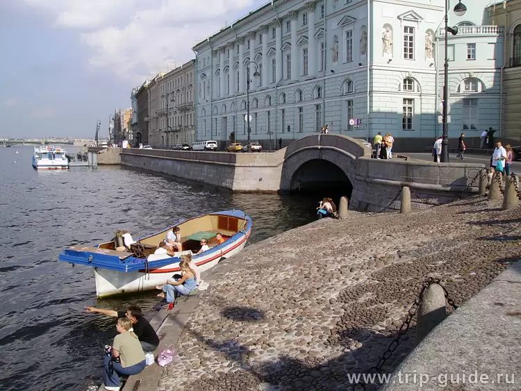 Река Нева, Эрмитажный мост и Эрмитажный театр