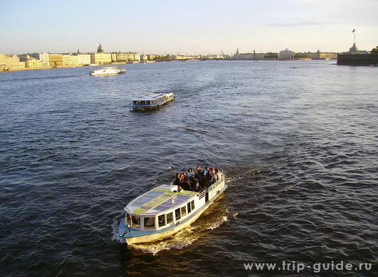 Вид на Неву с Троицкого моста