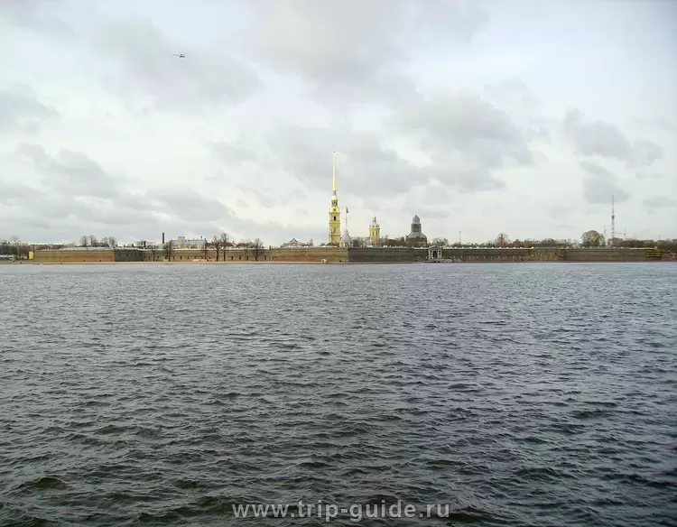 Вид на Петропавловскую крепость