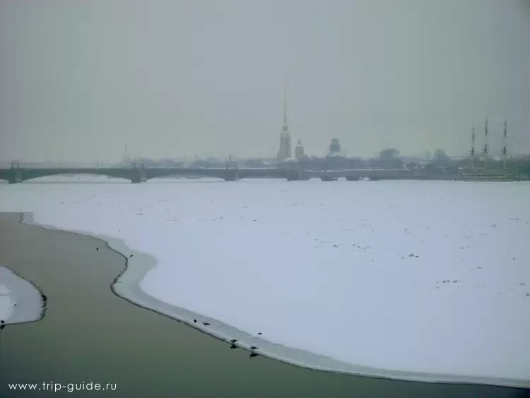 Вид на Петропавловскую крепость с Литейного моста