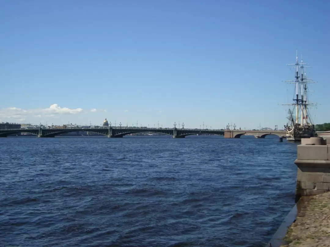 Вид на Троицкий мост