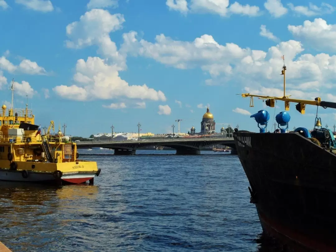 Вид на Троицкий мост