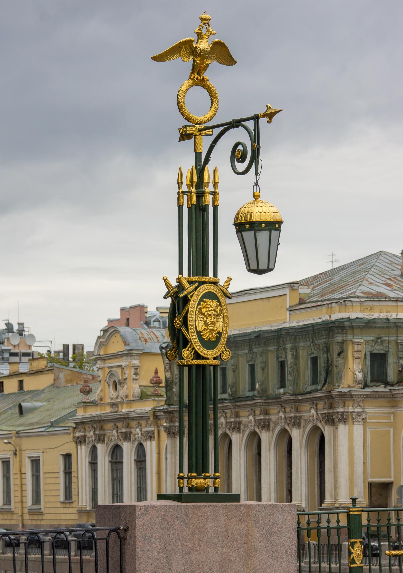Фонарь Пантелеймоновского моста