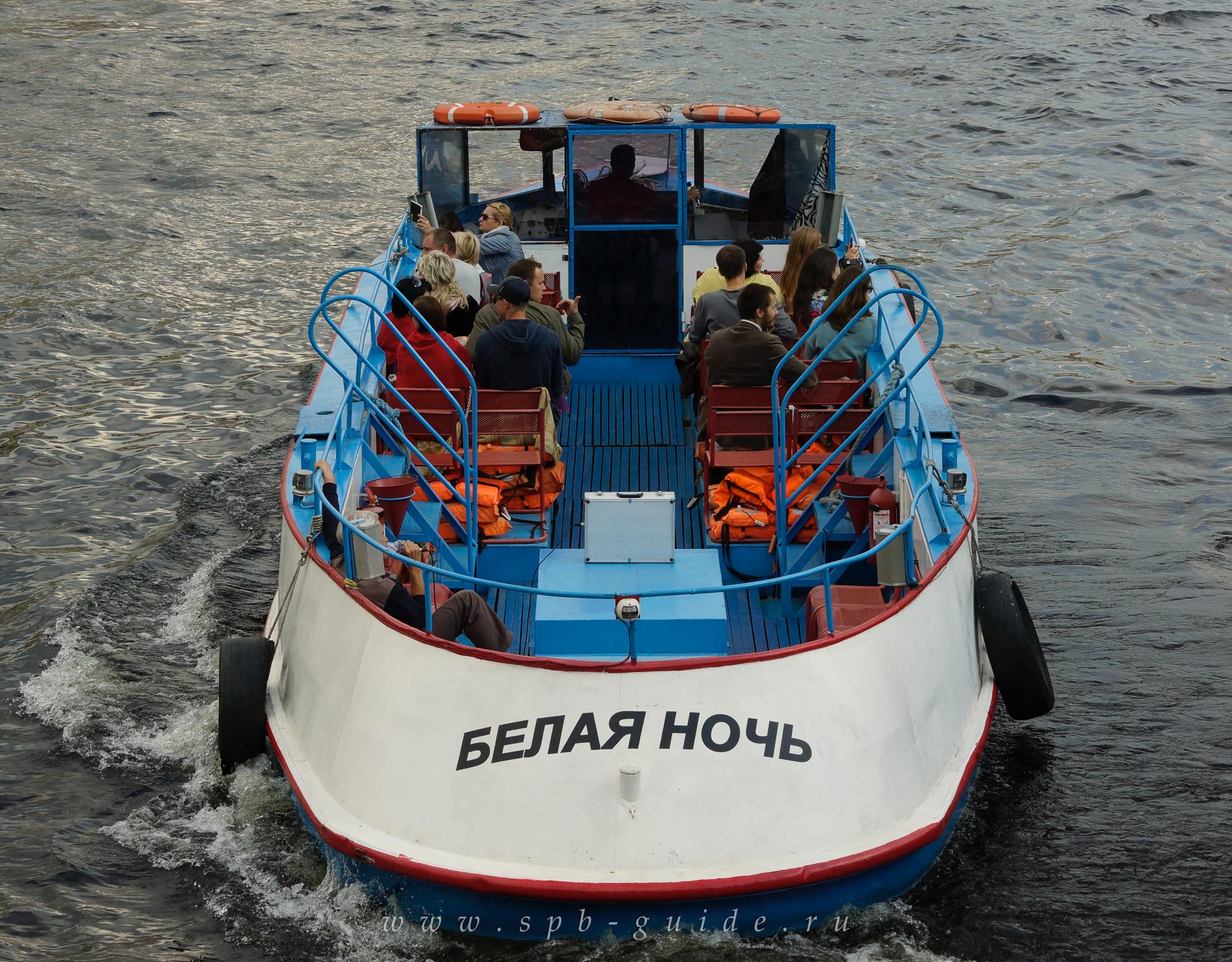 Прогулочный теплоход «Белая ночь»