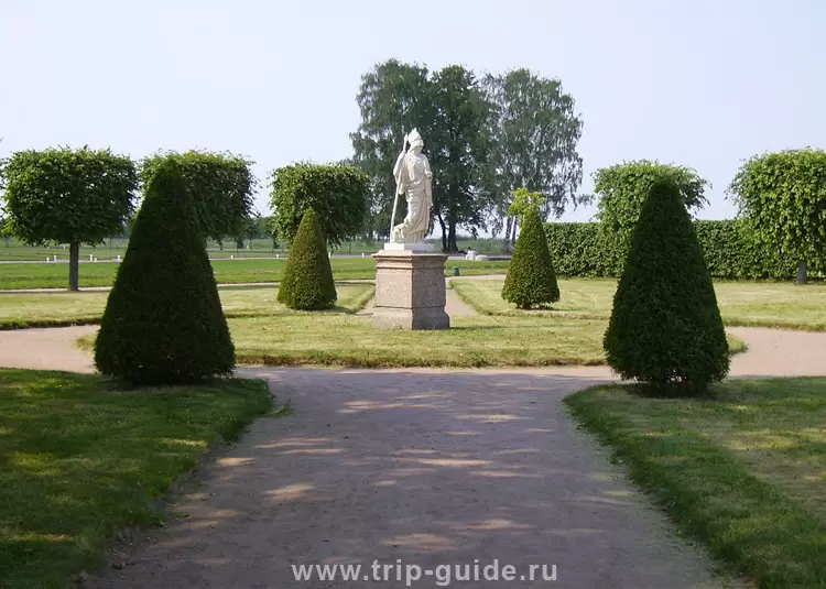 Аллеи Петергофа