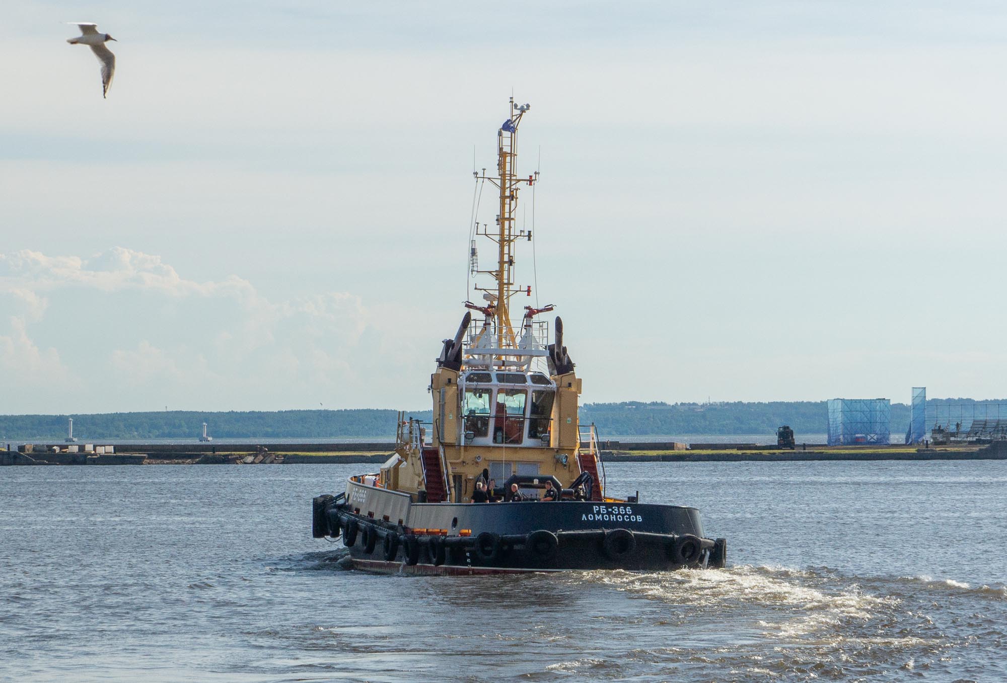 Буксир «РБ-366» в порту Кронштадта