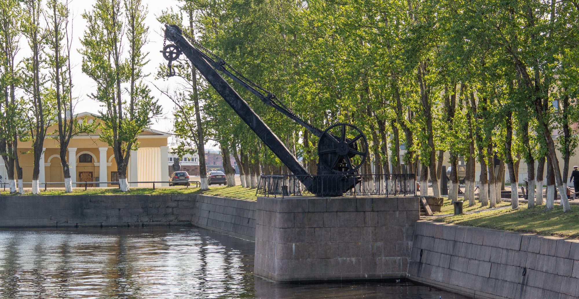 Подъемный кран XIX века в Купеческой гавани Кронштадта
