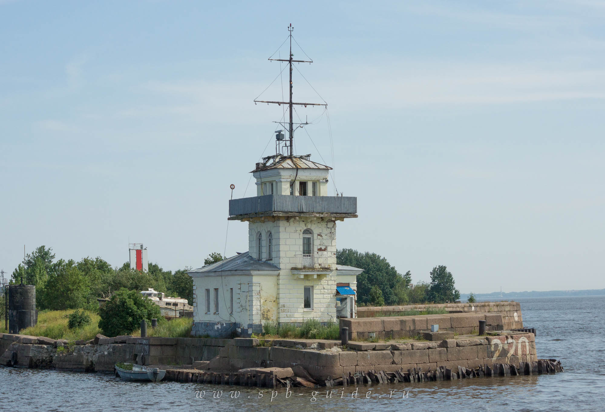 Станция службы движения, управляющая входом и выходом судов в гавань