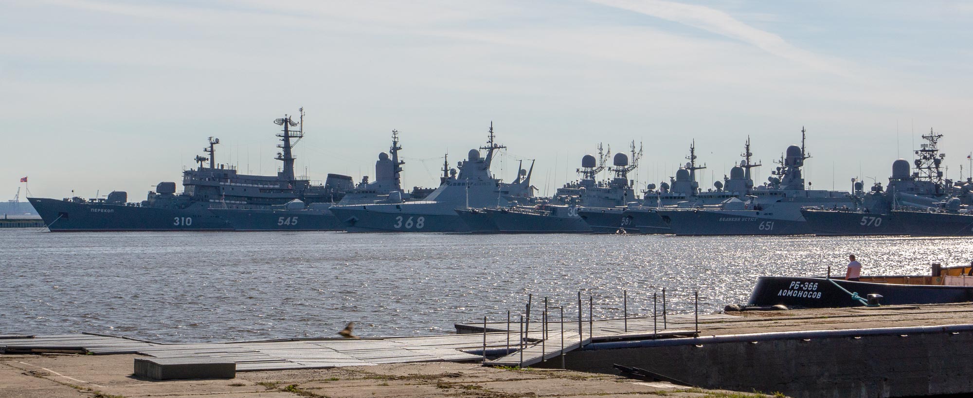 Военные корабли в Кронштадте