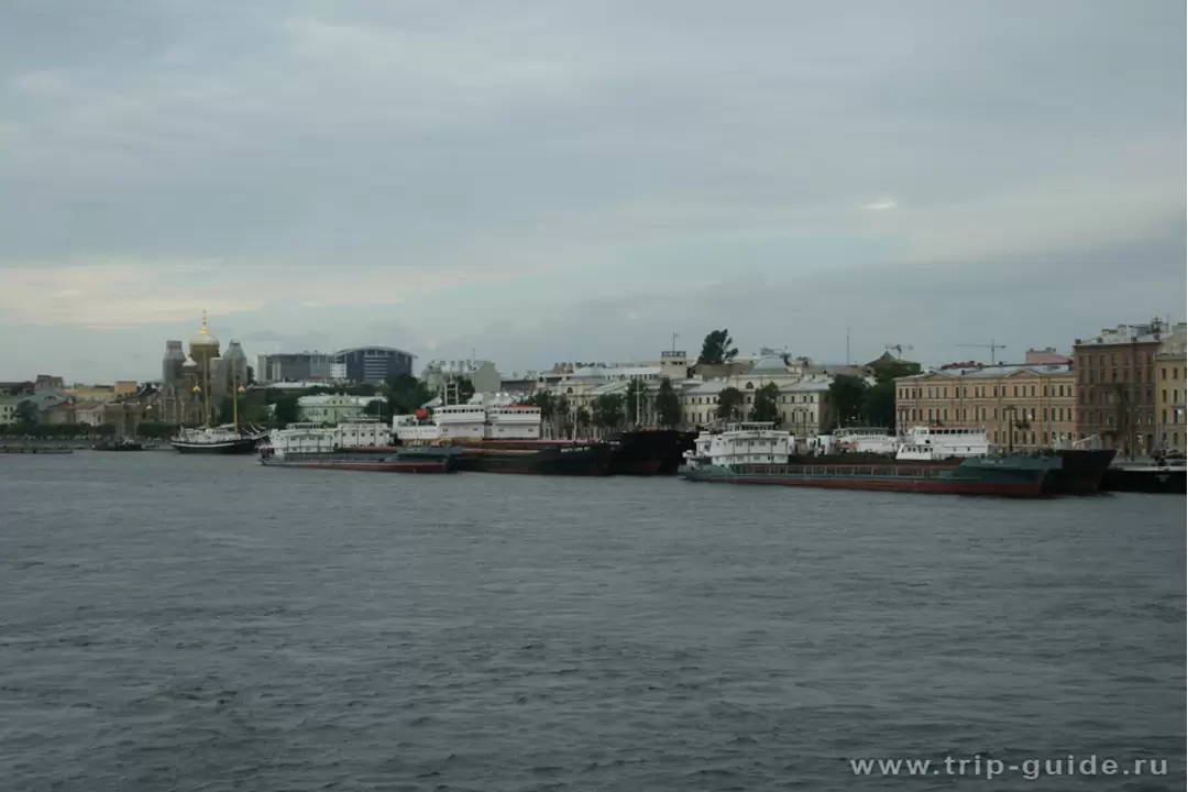 Суда ожидают разводки мостов