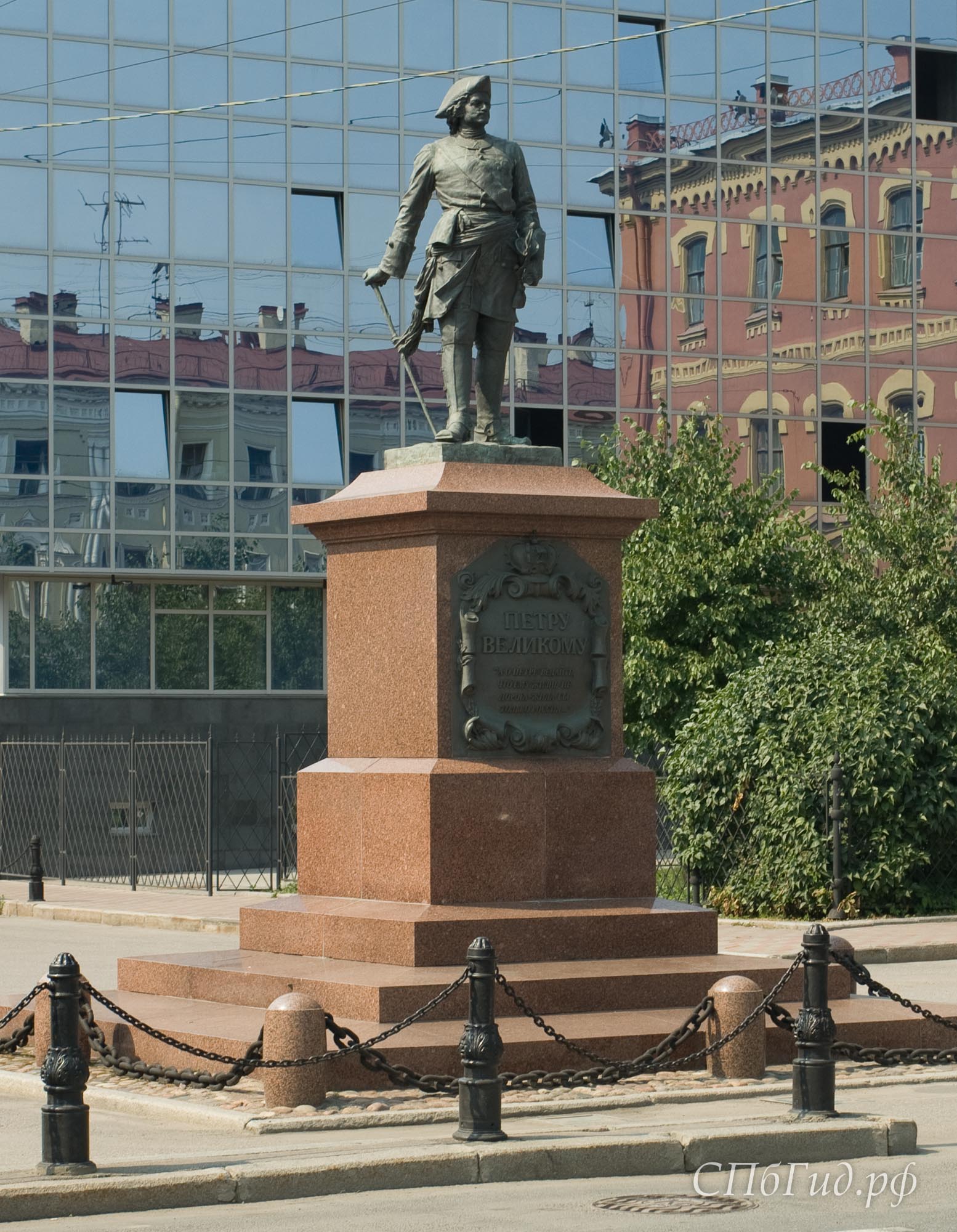 Памятник Петру I