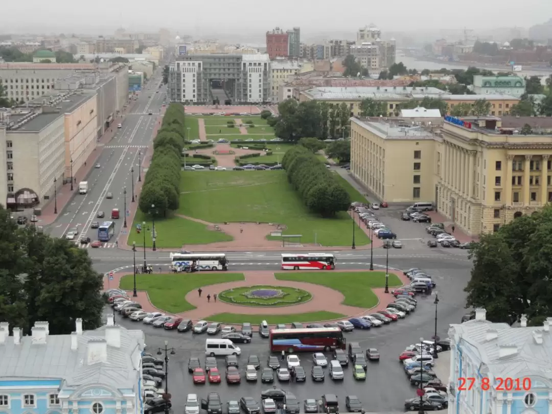 Смотровая площадка на Смольном соборе, вид на площадь Растрелли