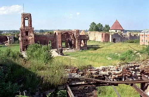 Петрокрепость, Крепостной двор