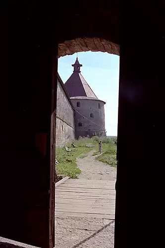 Петрокрепость, ворота