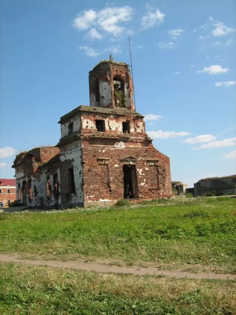 Развалины церкви