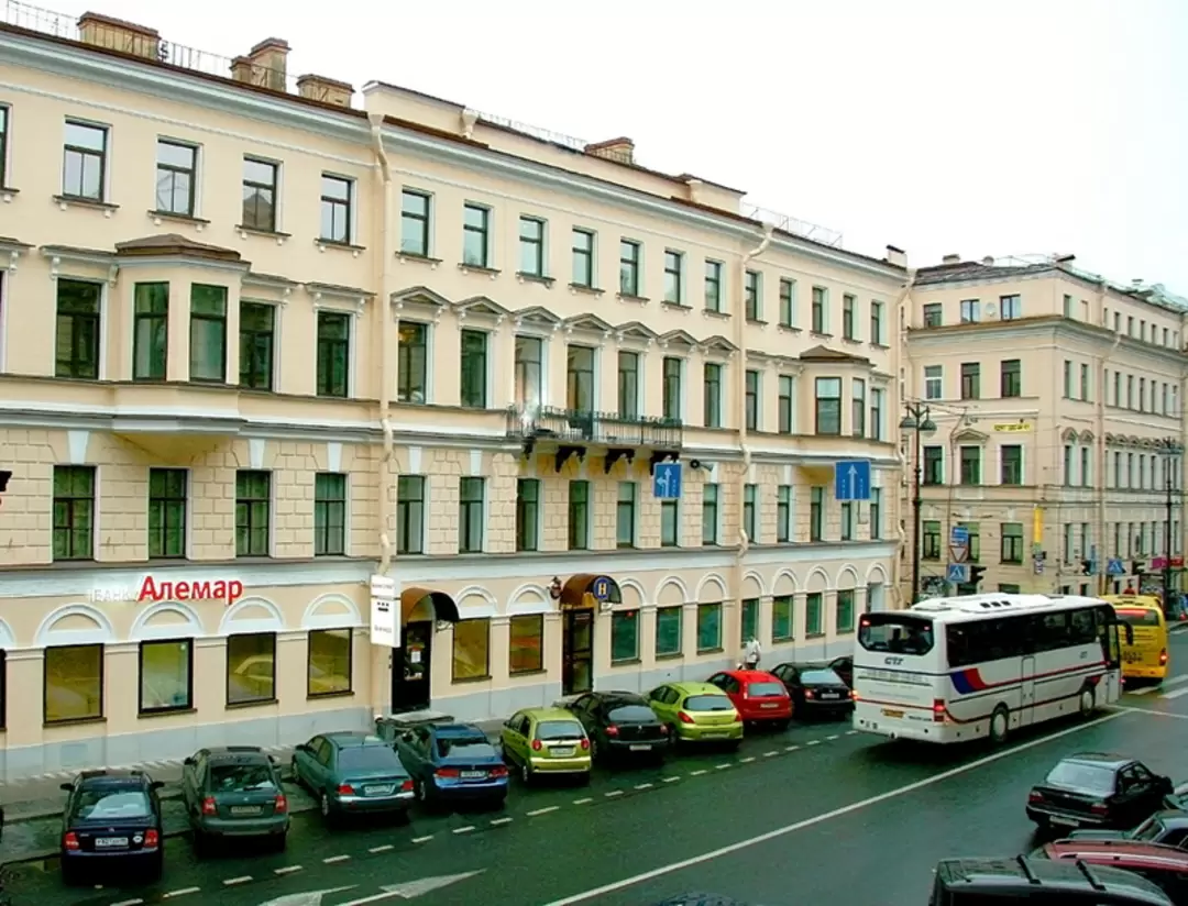 Фасад здания отеля