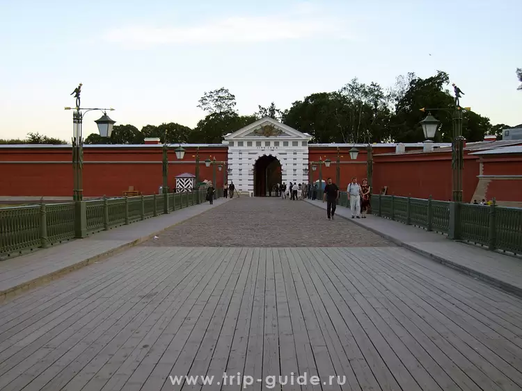 Мост у Петропавловской крепости