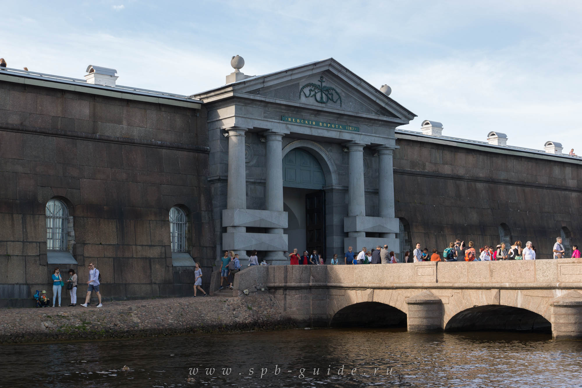 Невские ворота Петропавловской крепости