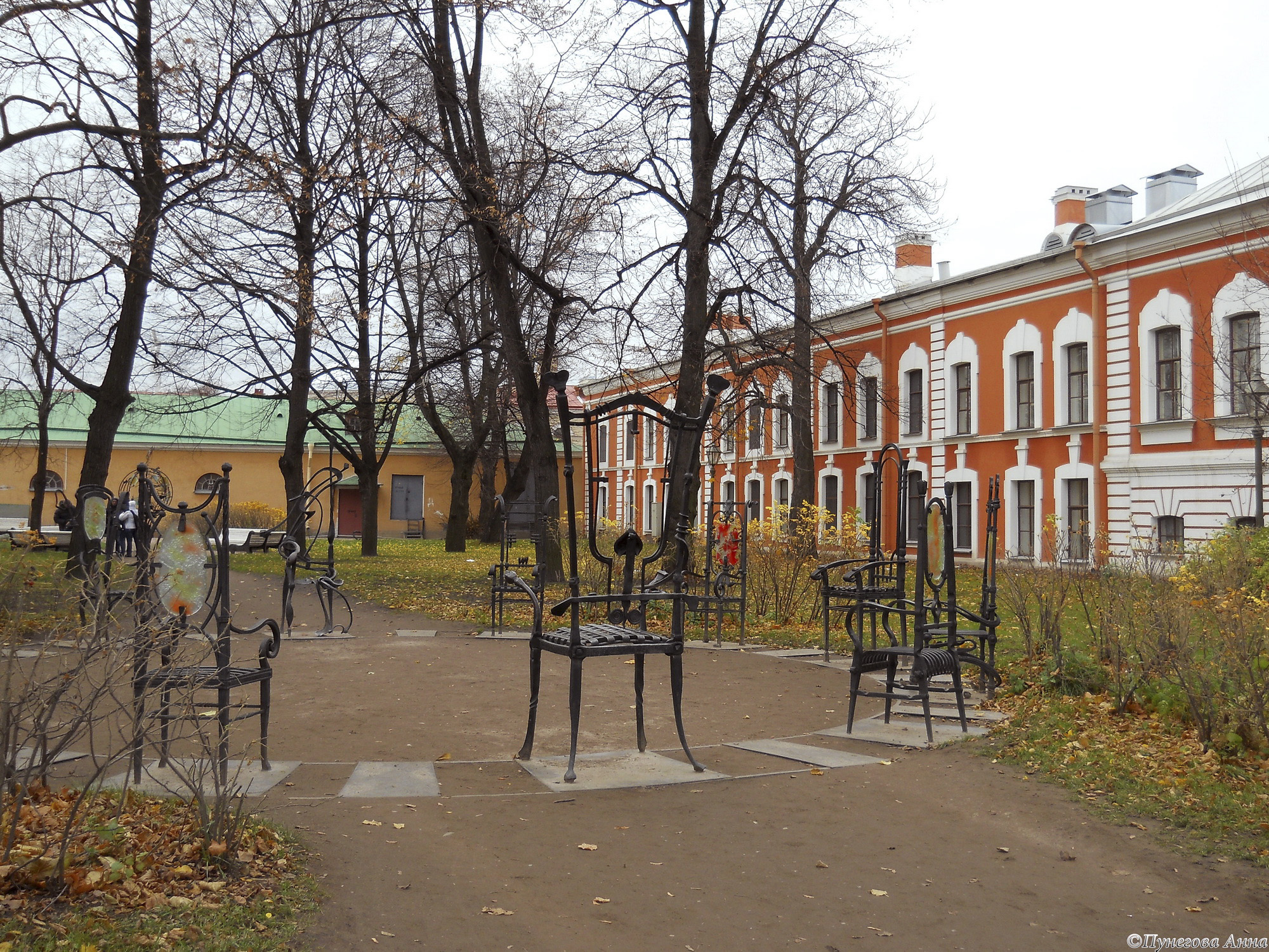 Стулья королей