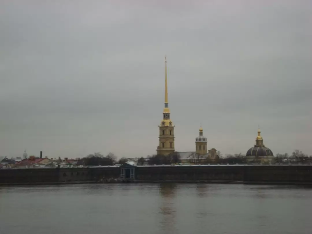 Вид на Петропавловскую крепость с Троицкого моста