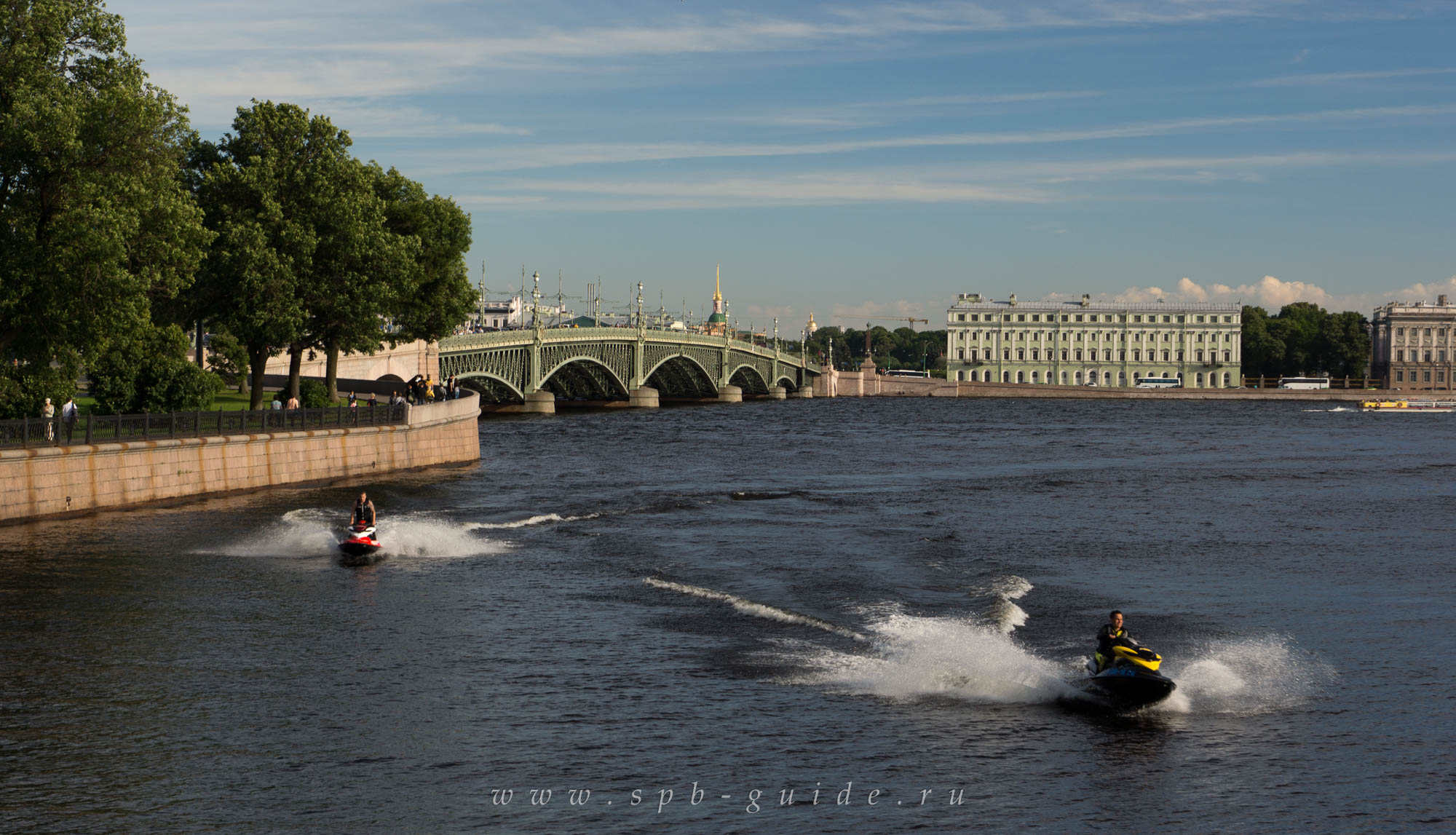 Водные мотоциклы на Неве