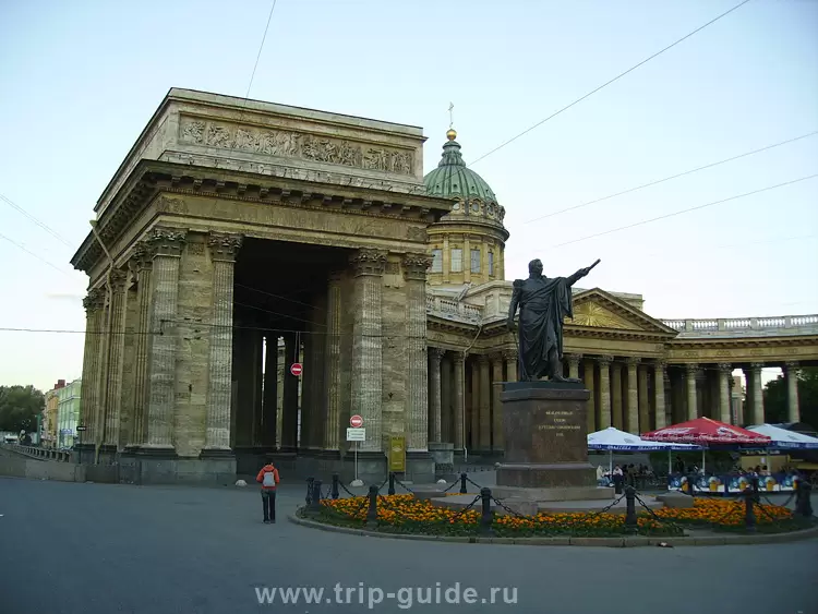 Белые ночи, памятник Кутузову у Казанского собора