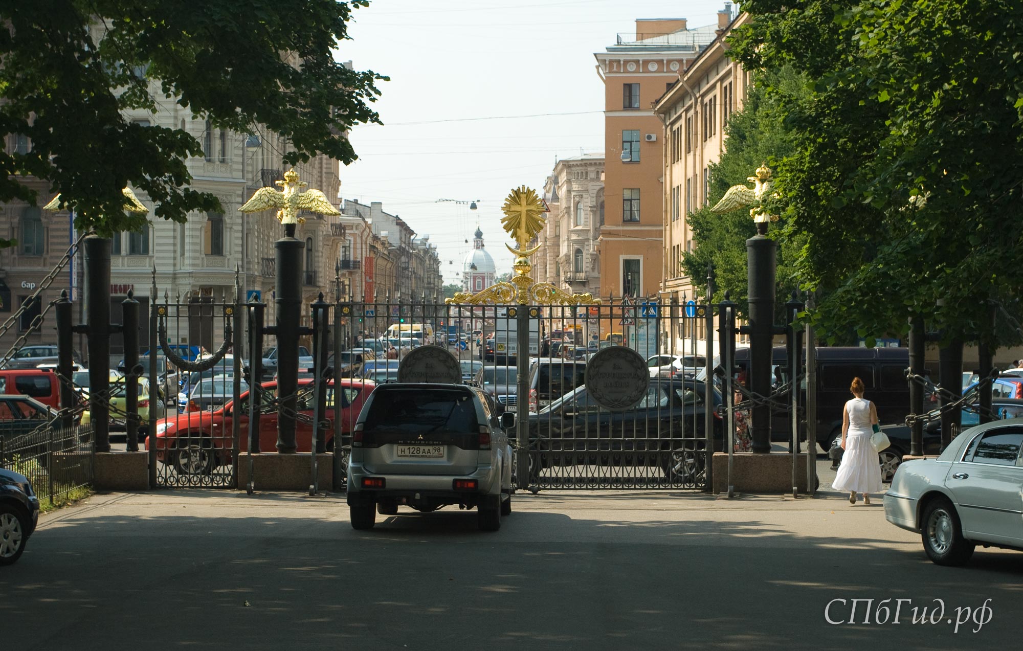 Вид от собора на улицу Пестеля