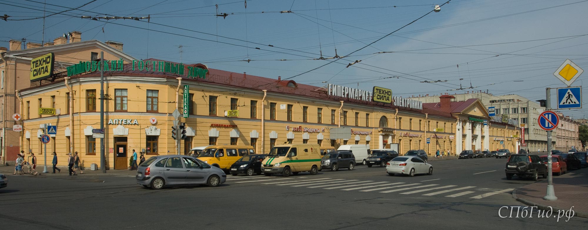 Измайловский гостиный двор (казармы Измайловского полка)