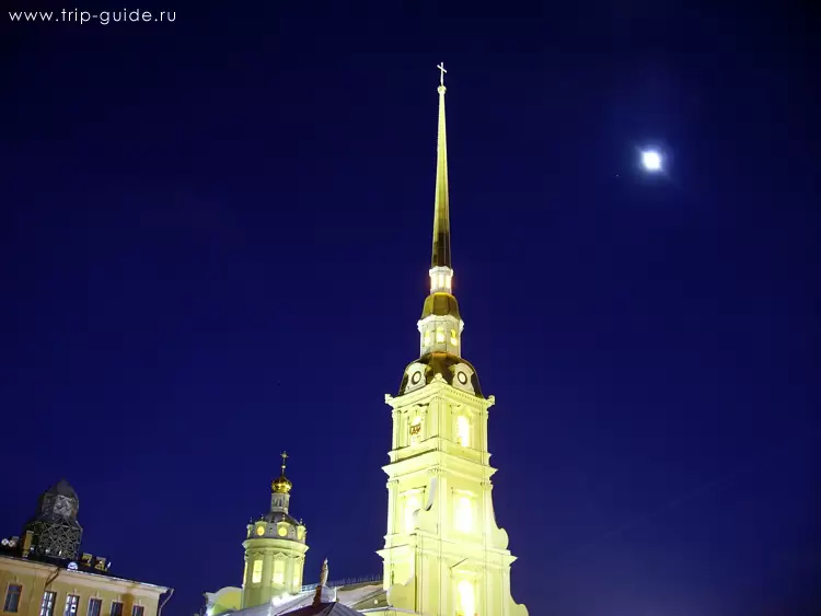 Санкт-Петербург, Петропавловский собор и луна
