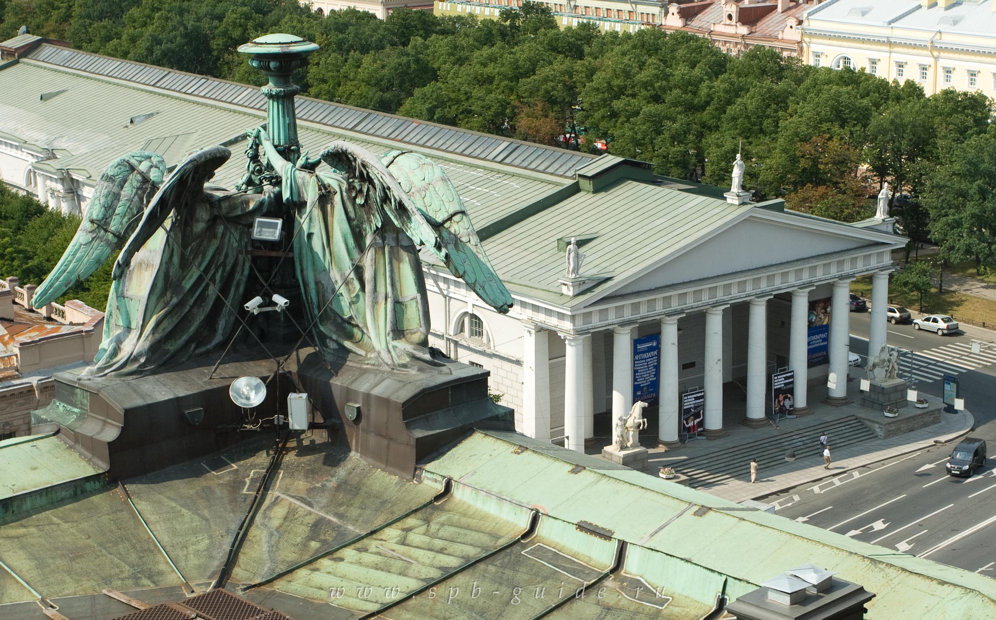 Конногвардейский манеж — фото с колоннады Исаакиевского собора