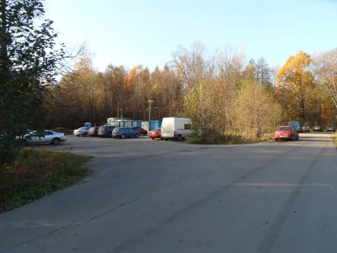 Автостоянка для посетителей Ораниенбаума